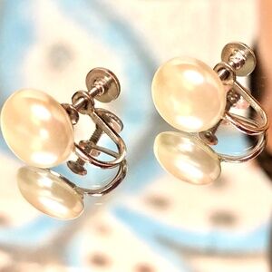 3/$32 VTG 60s Pearl Finish Dome Button Cabs Screw Back Earrings~1/2" Signed "H"